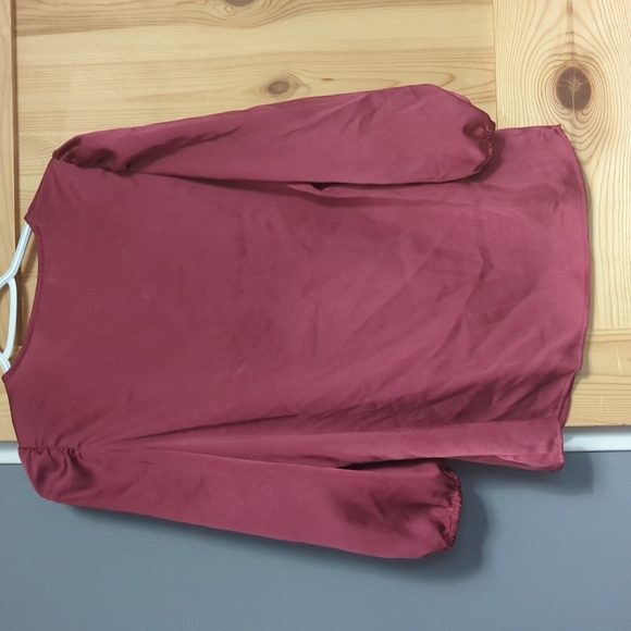 Nine West v neck, puff sleeves blouse - Picture 3 of 3